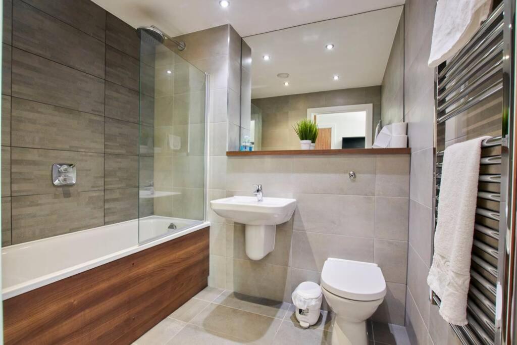Lovely Apartment - Private Parking - Stadium Views مانشستر المظهر الخارجي الصورة